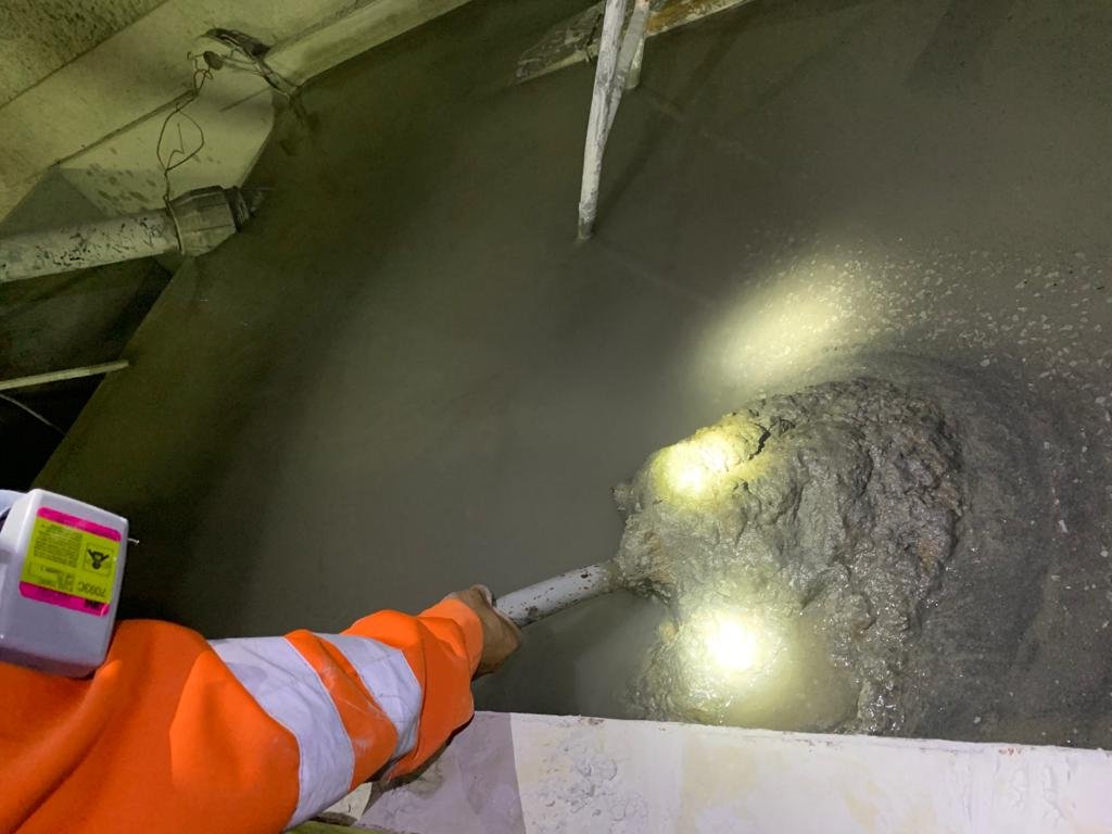 Lodo y sedimentos en piletones