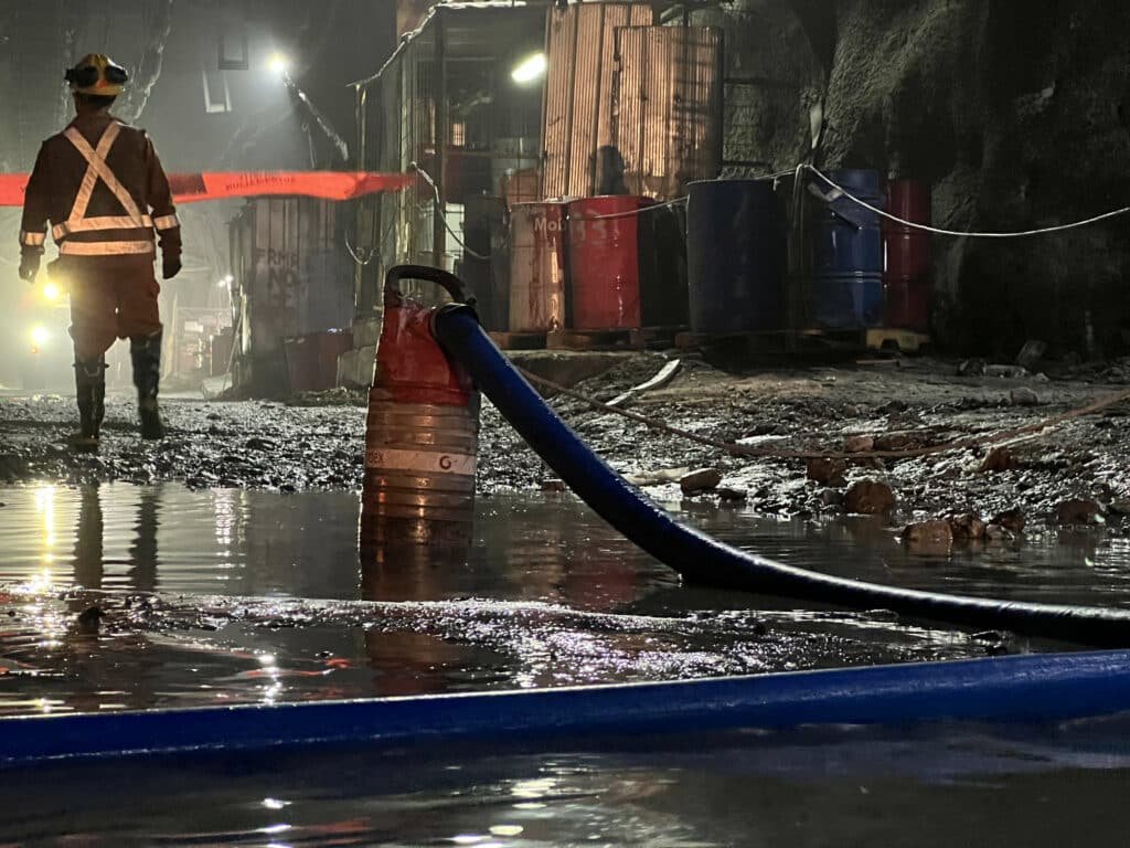 Extracción de lodo en mina subterránea con Bomba Grindex